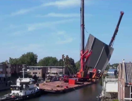 Dutch Cranes Collapse Onto Homes